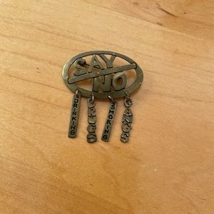 Vintage retro “say no” drinking drugs smoking gangs charm pin￼